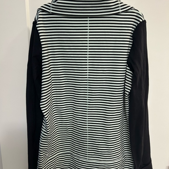 Lululemon Daily Yoga Full Zip Jacket in Mint Moment Black - Picture 8 of 13